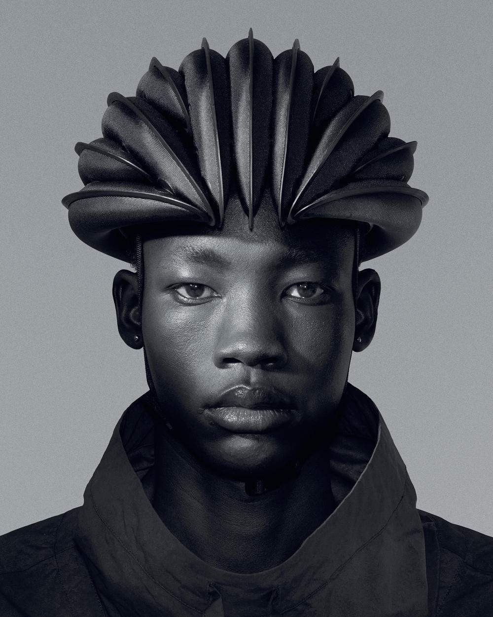 Model with Ventete aH-1 helmet