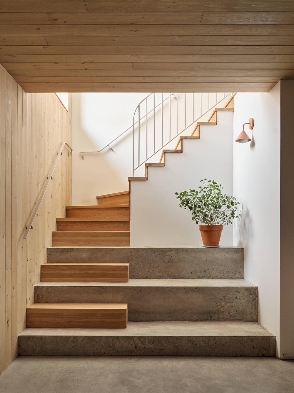 Forest House in Quebec by La Nony FAMILI