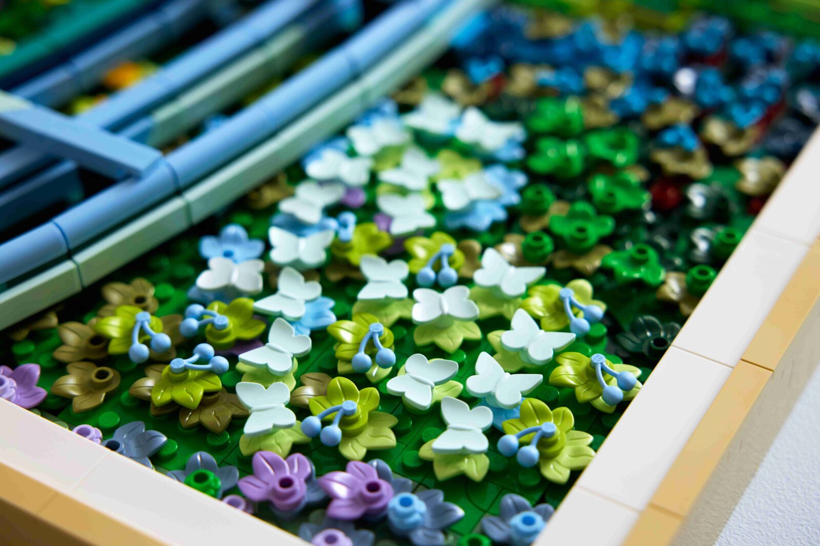 LEGO Art Claude Monet – Bridge over a Pond of Water Lilies (31220)