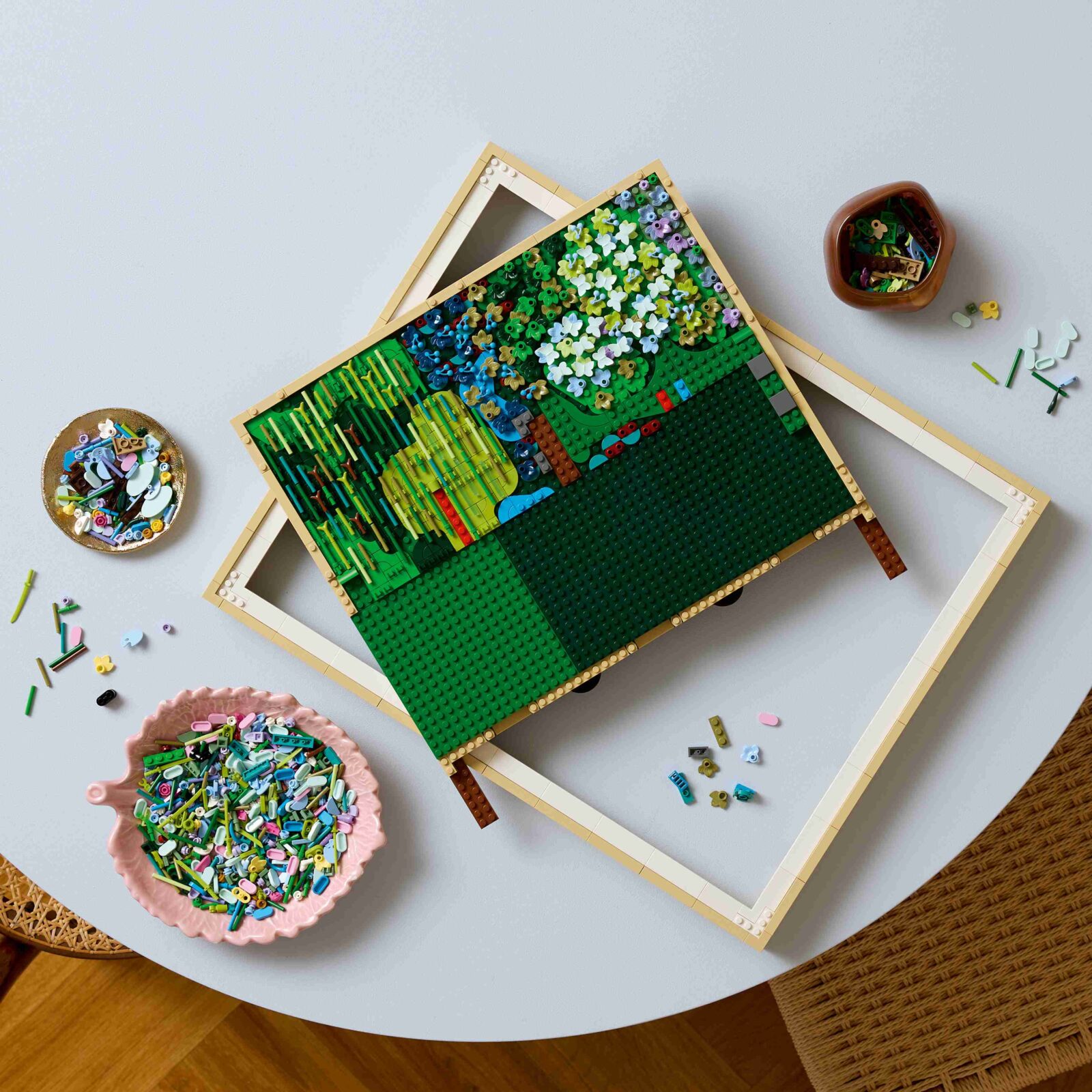 LEGO Art Claude Monet – Bridge over a Pond of Water Lilies (31220)