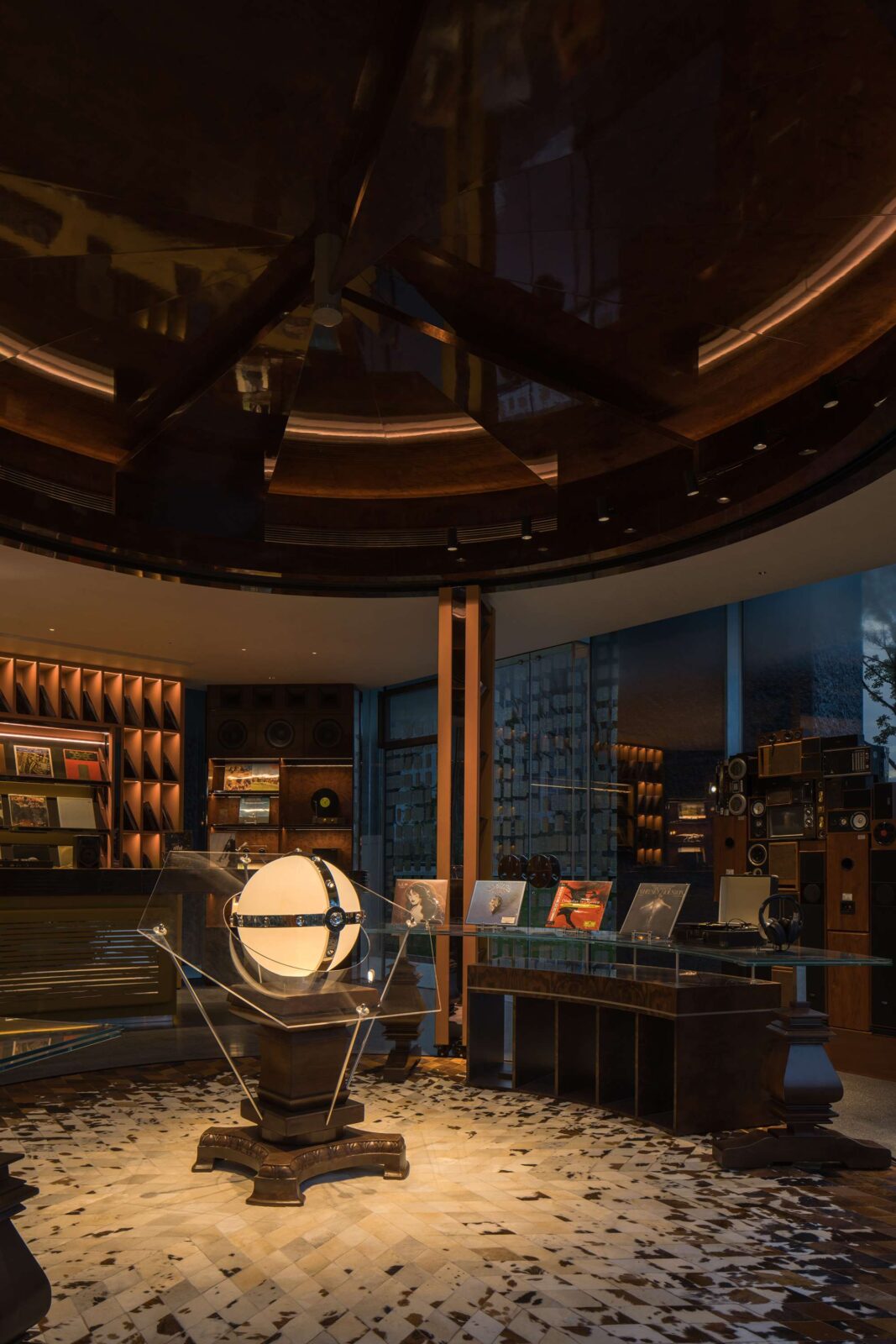 ENJOYDESIGN and Bluemoon Design retail spaces