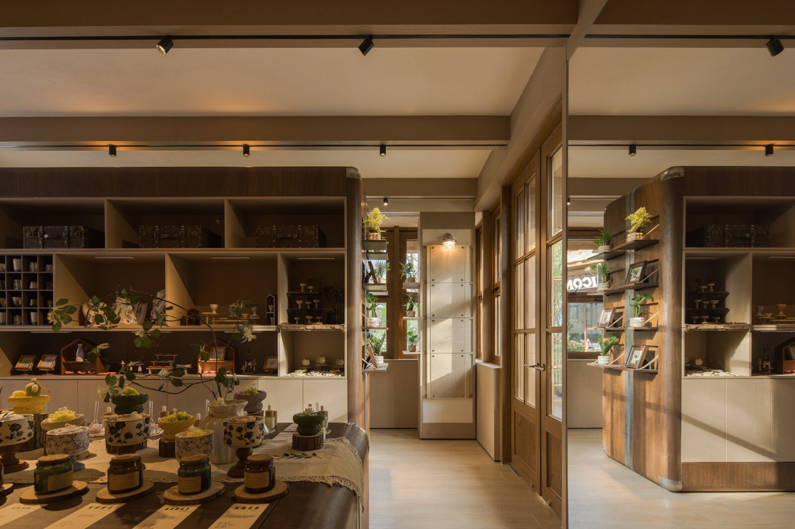 ENJOYDESIGN and Bluemoon Design retail spaces