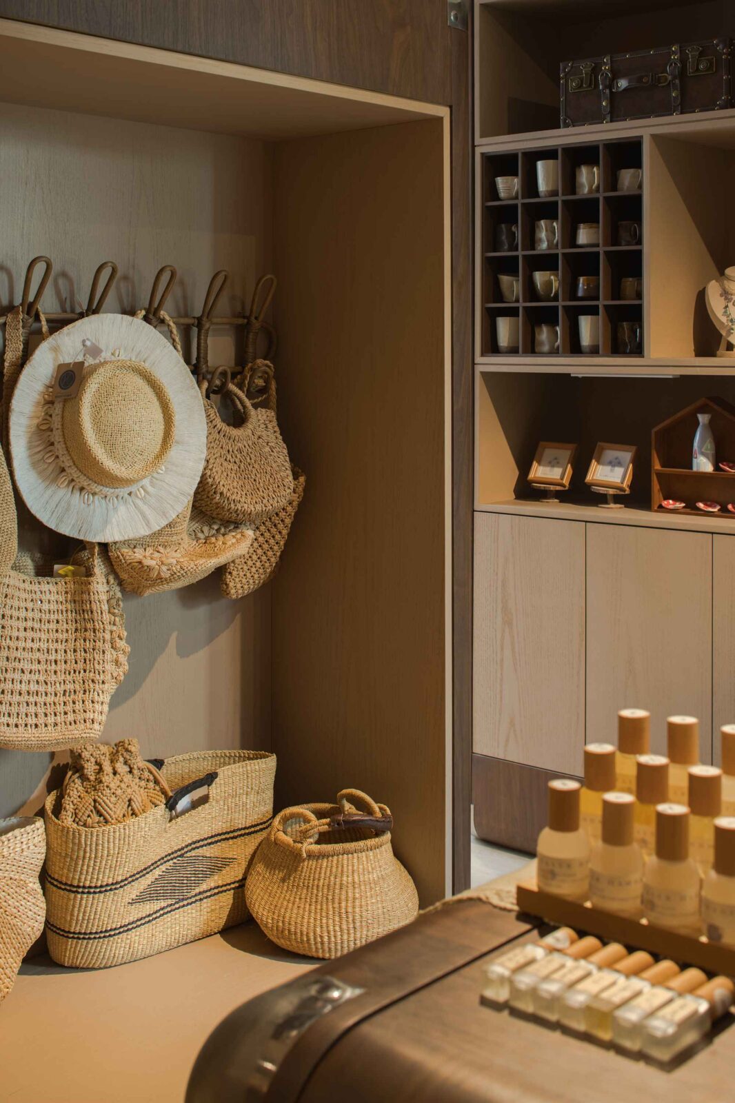 ENJOYDESIGN and Bluemoon Design retail spaces