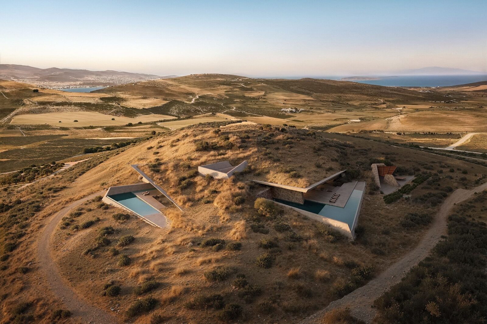 TERRA FRACTA by ARISTIDES DALLAS ARCHITECTS