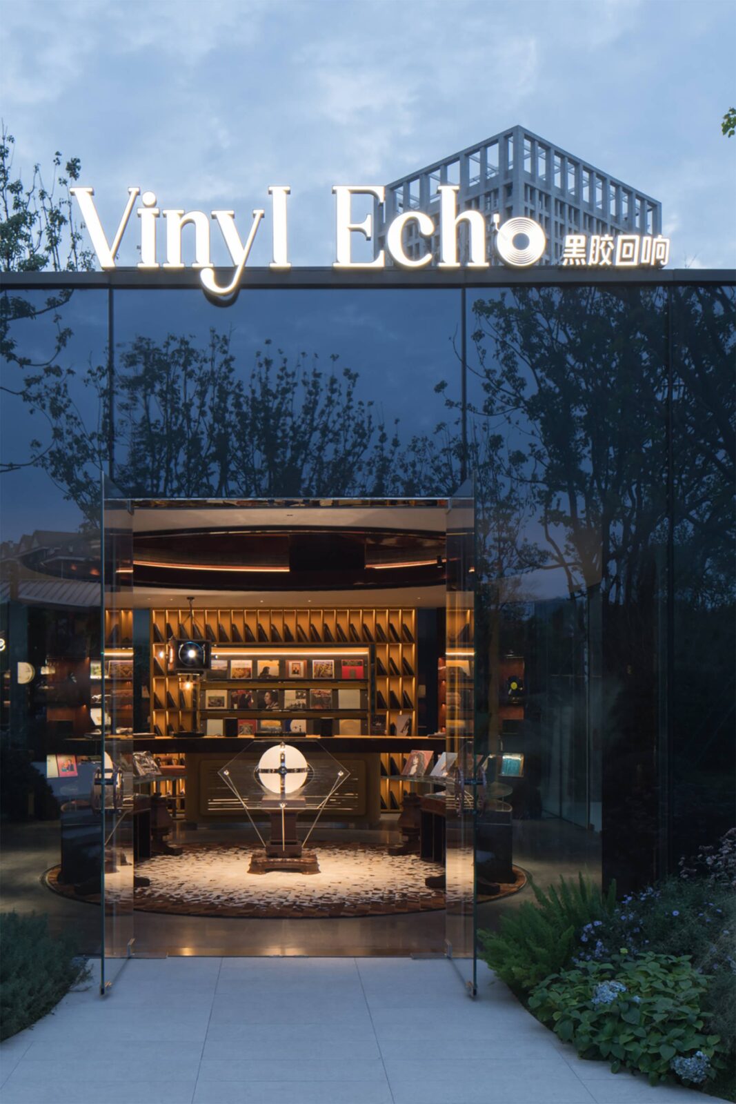 ENJOYDESIGN and Bluemoon Design retail spaces