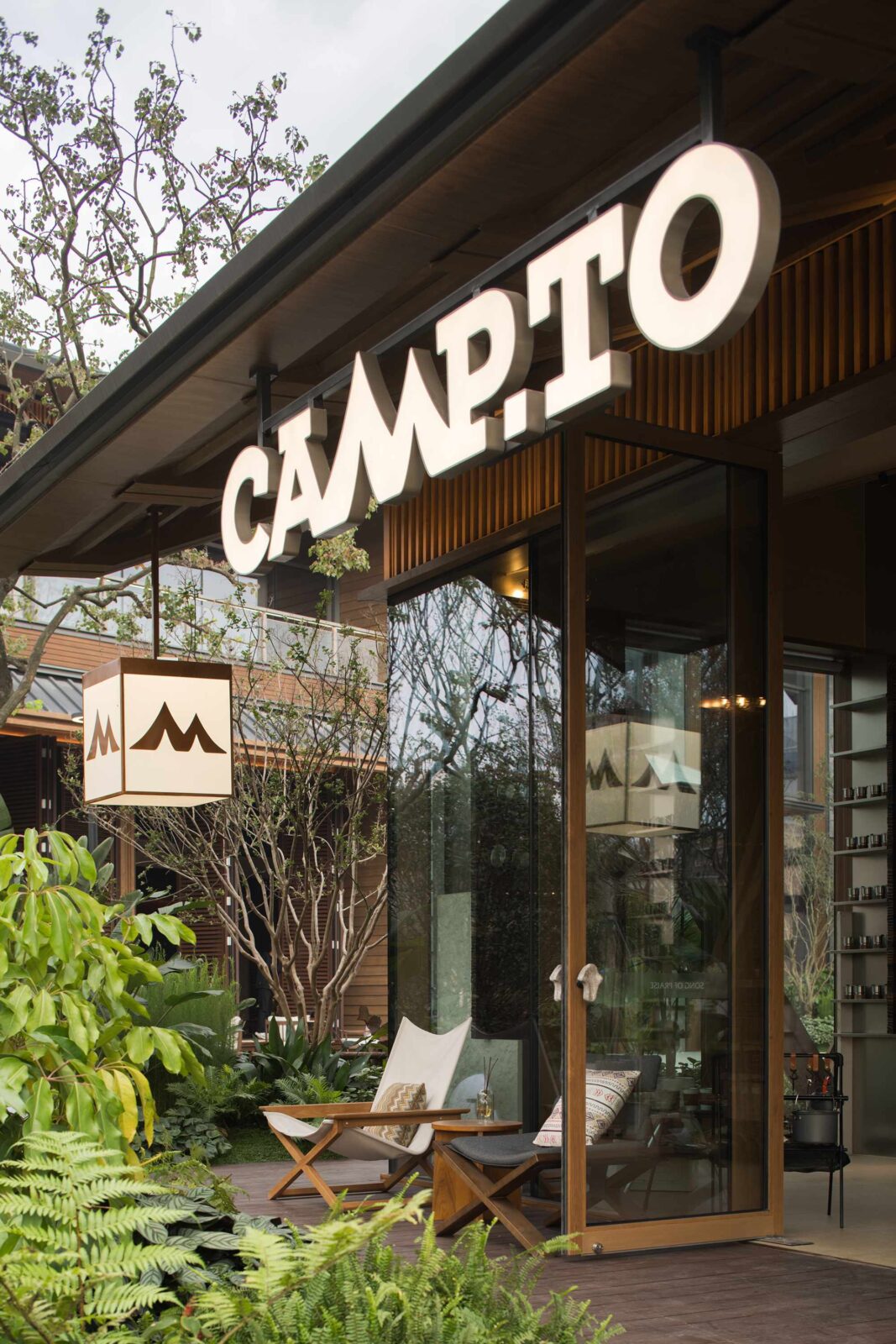 ENJOYDESIGN and Bluemoon Design retail spaces