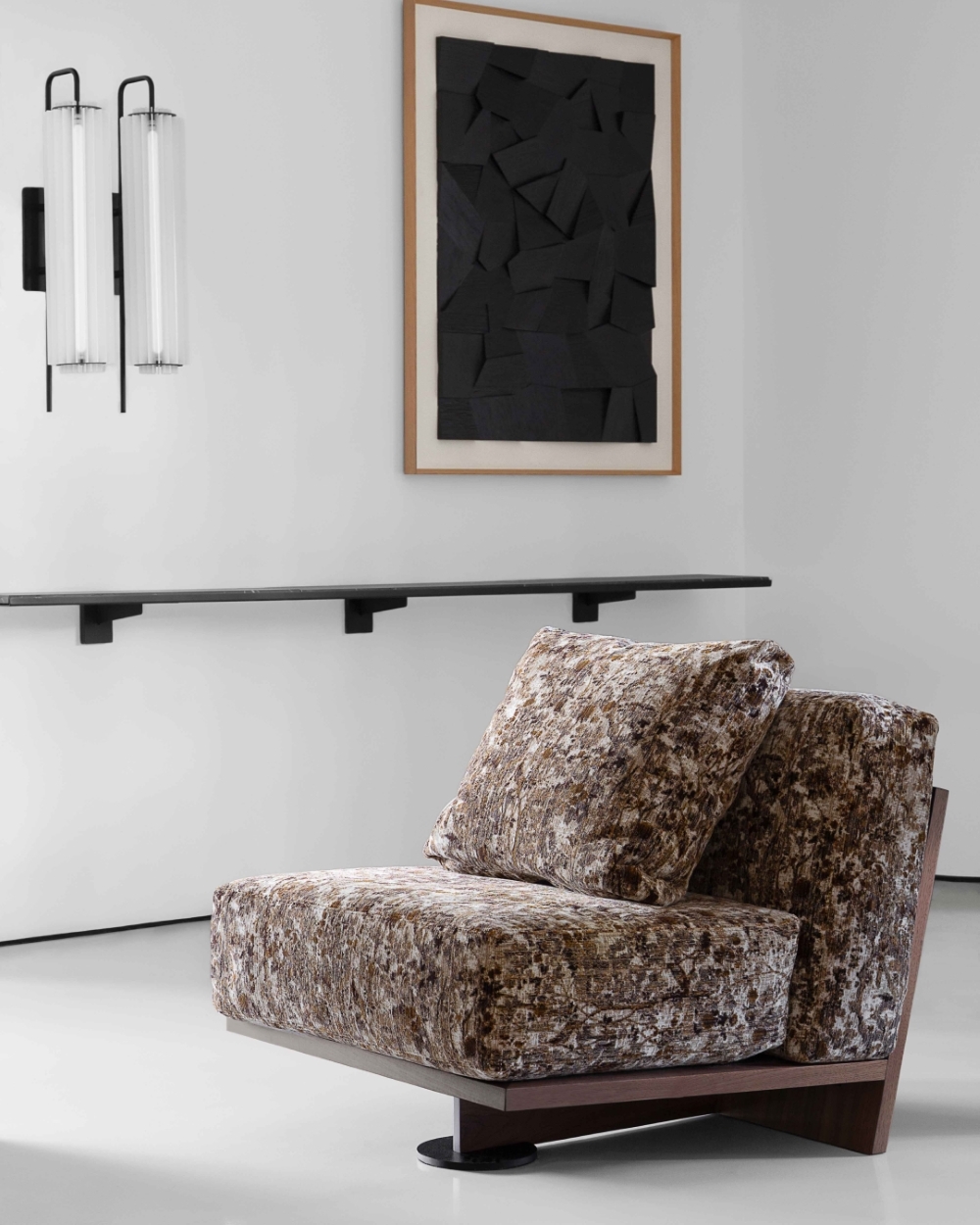 Lars Lounge Chair, setting
