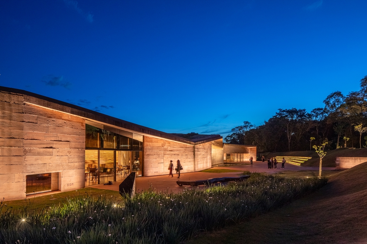 Memorial Brumadinho by Atiaîa Lighting Design