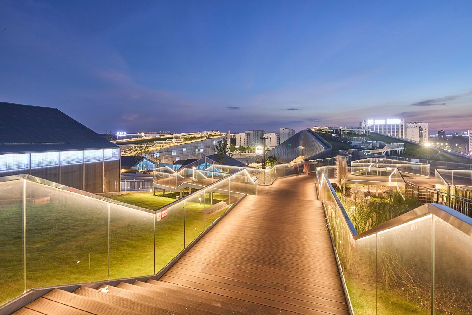 Nightscape Lighting Design of Nanhu Square in Quzhou by ZIAD