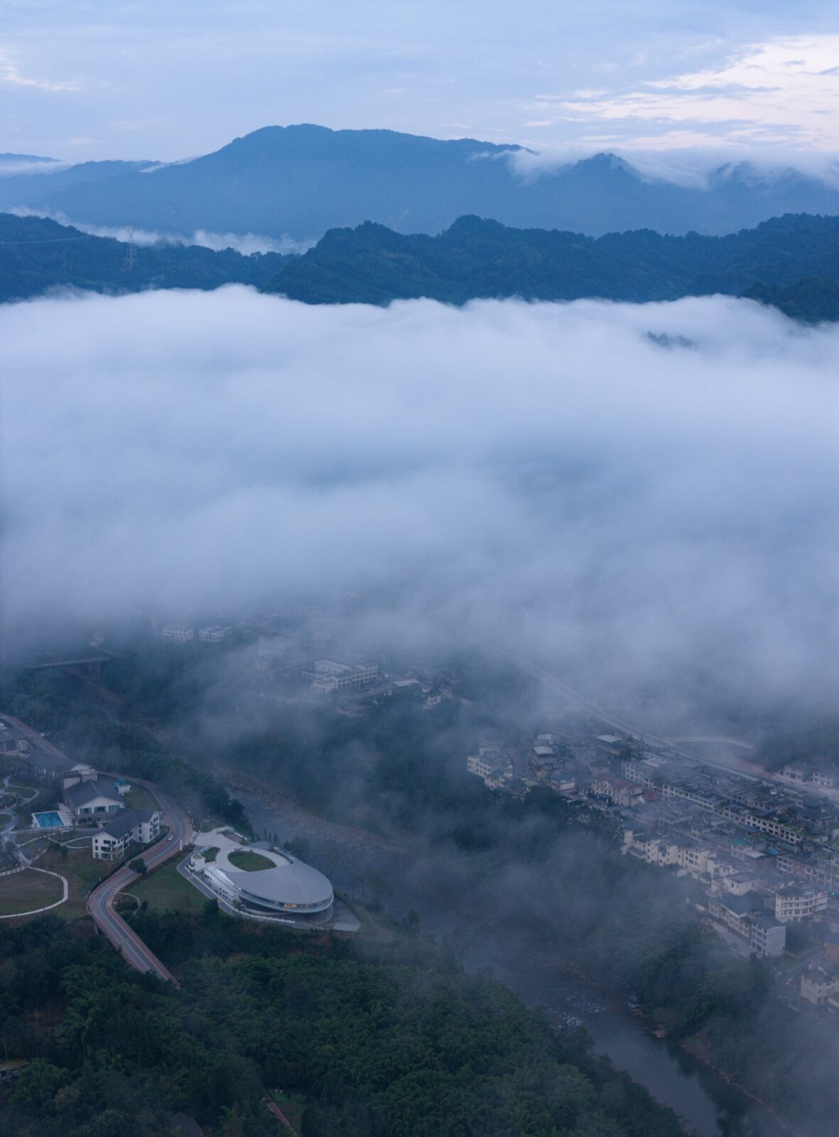 Zhougong Mountain International Conference Center by Big Valley Design