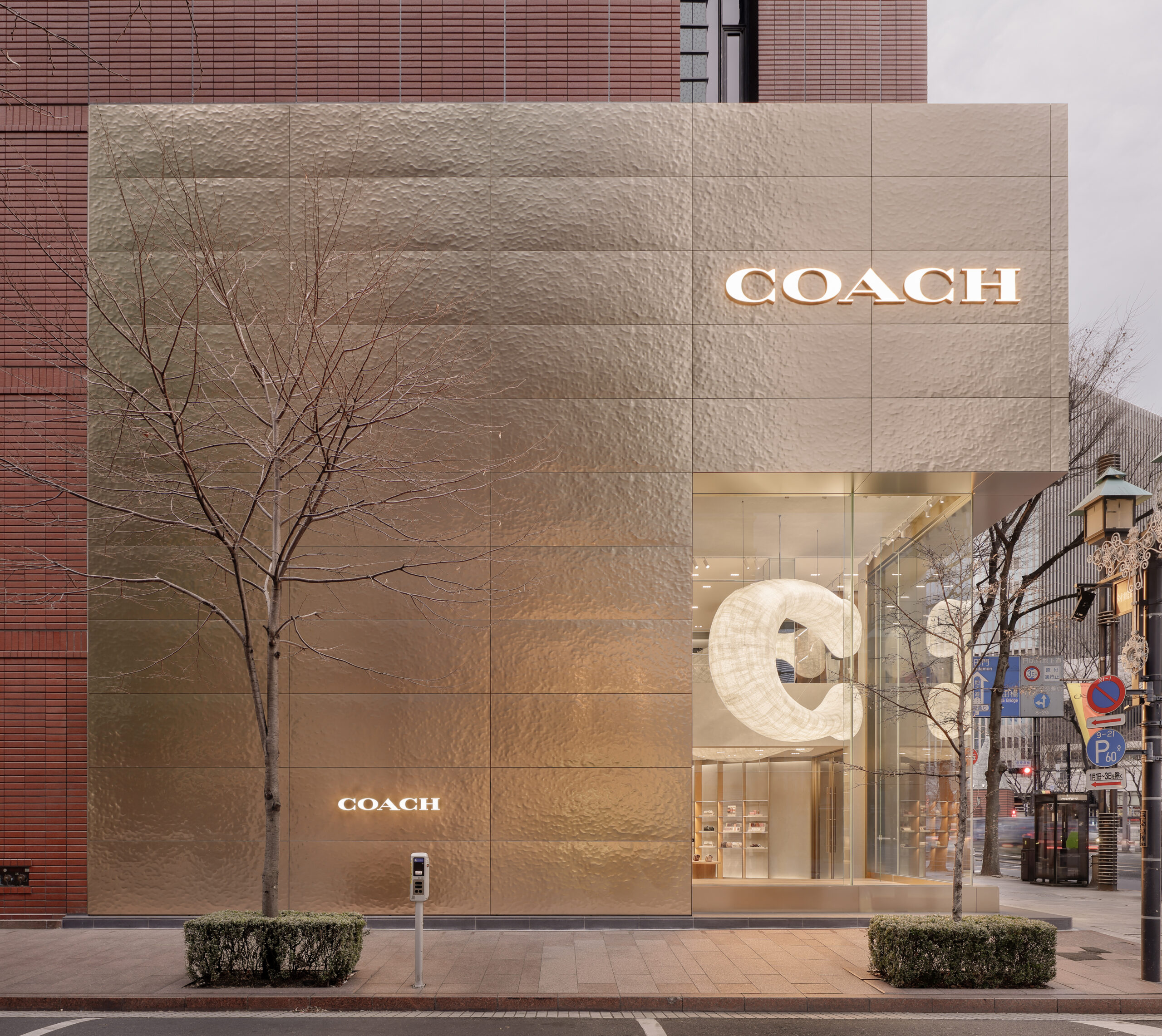 COACH