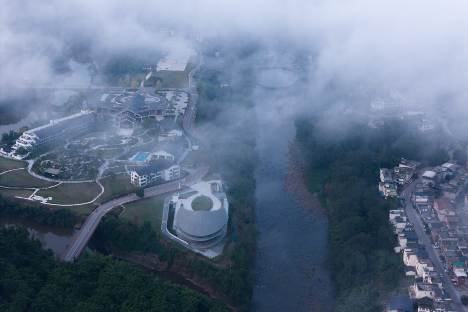 Zhougong Mountain International Conference Center by Big Valley Design