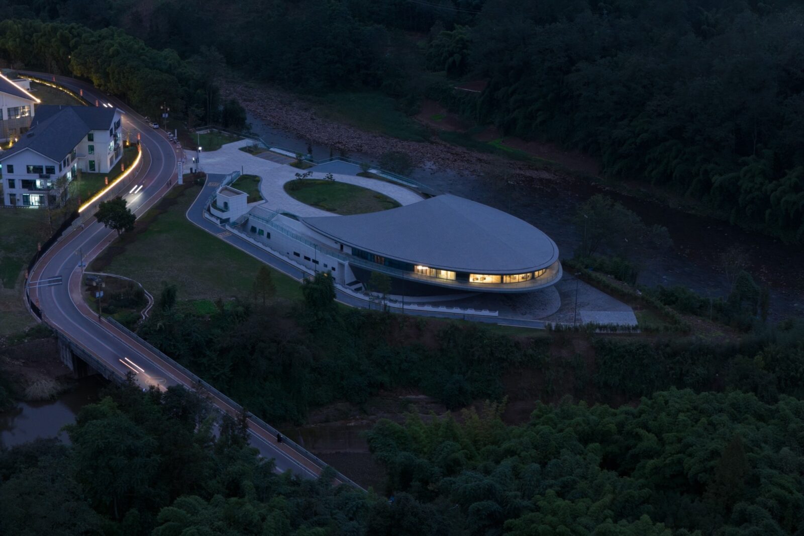 Zhougong Mountain International Conference Center by Big Valley Design