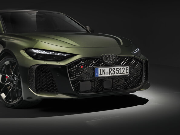 Bedford green metallic, indoor static photo, exterior, detailed front view