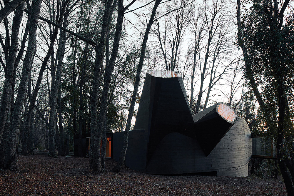 House for the Poem of the Right Angle by Smiljan Radić Clarke