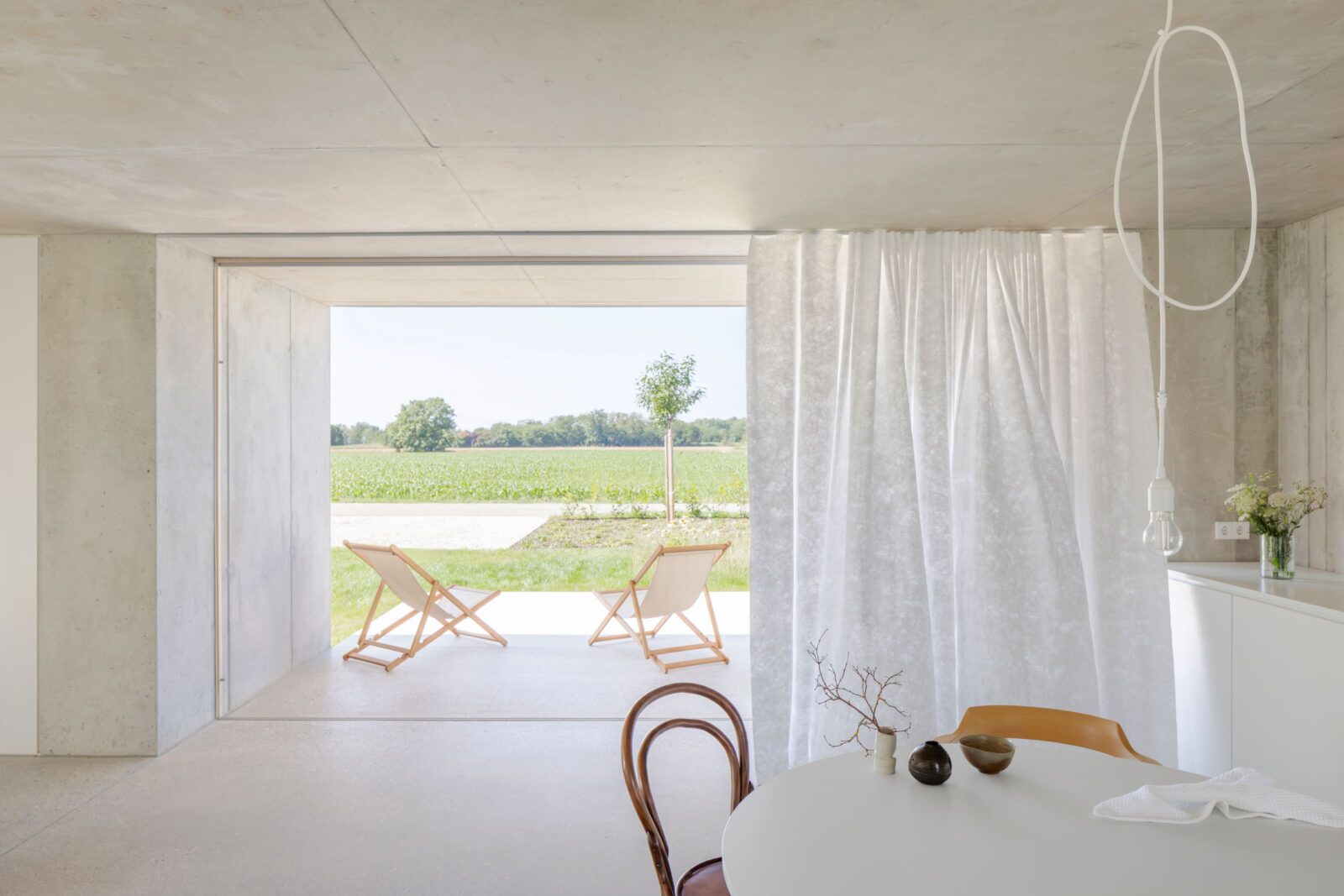 Modernisam on the outskirts, House on the Edge of the Plain by Skupaj arhitekti