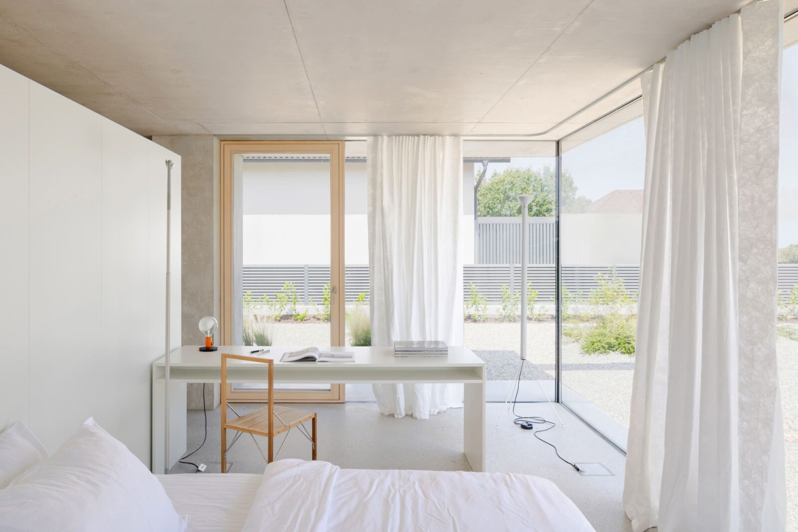 Modernisam on the outskirts, House on the Edge of the Plain by Skupaj arhitekti