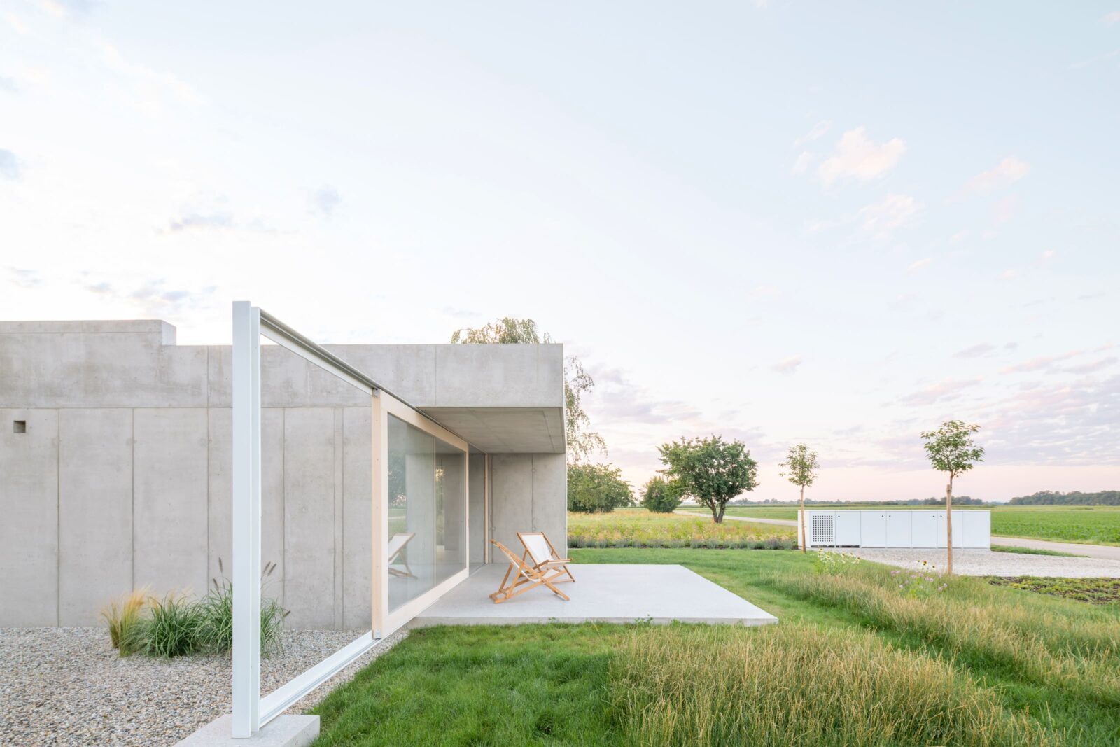 Modernisam on the outskirts, House on the Edge of the Plain by Skupaj arhitekti