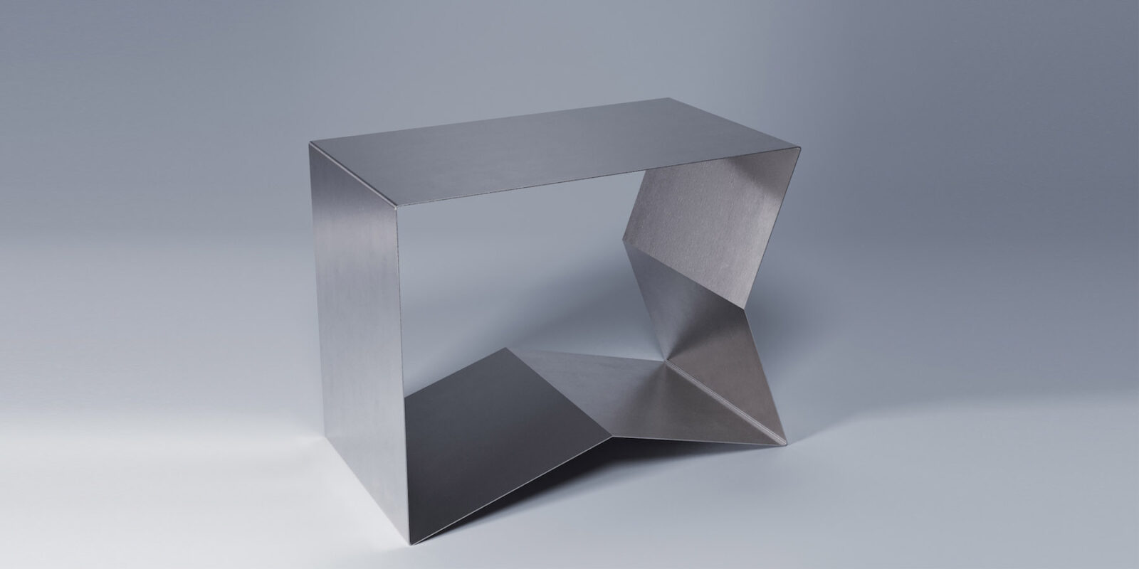 Iqra stol by Neira Sinanbašić