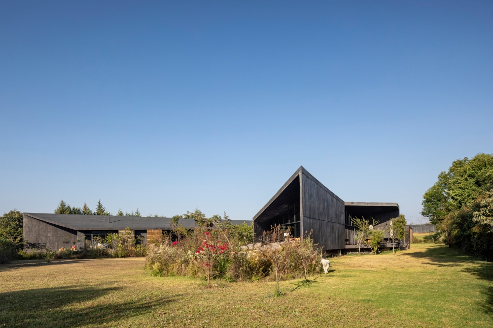 House amids Valle de Bravo landscape