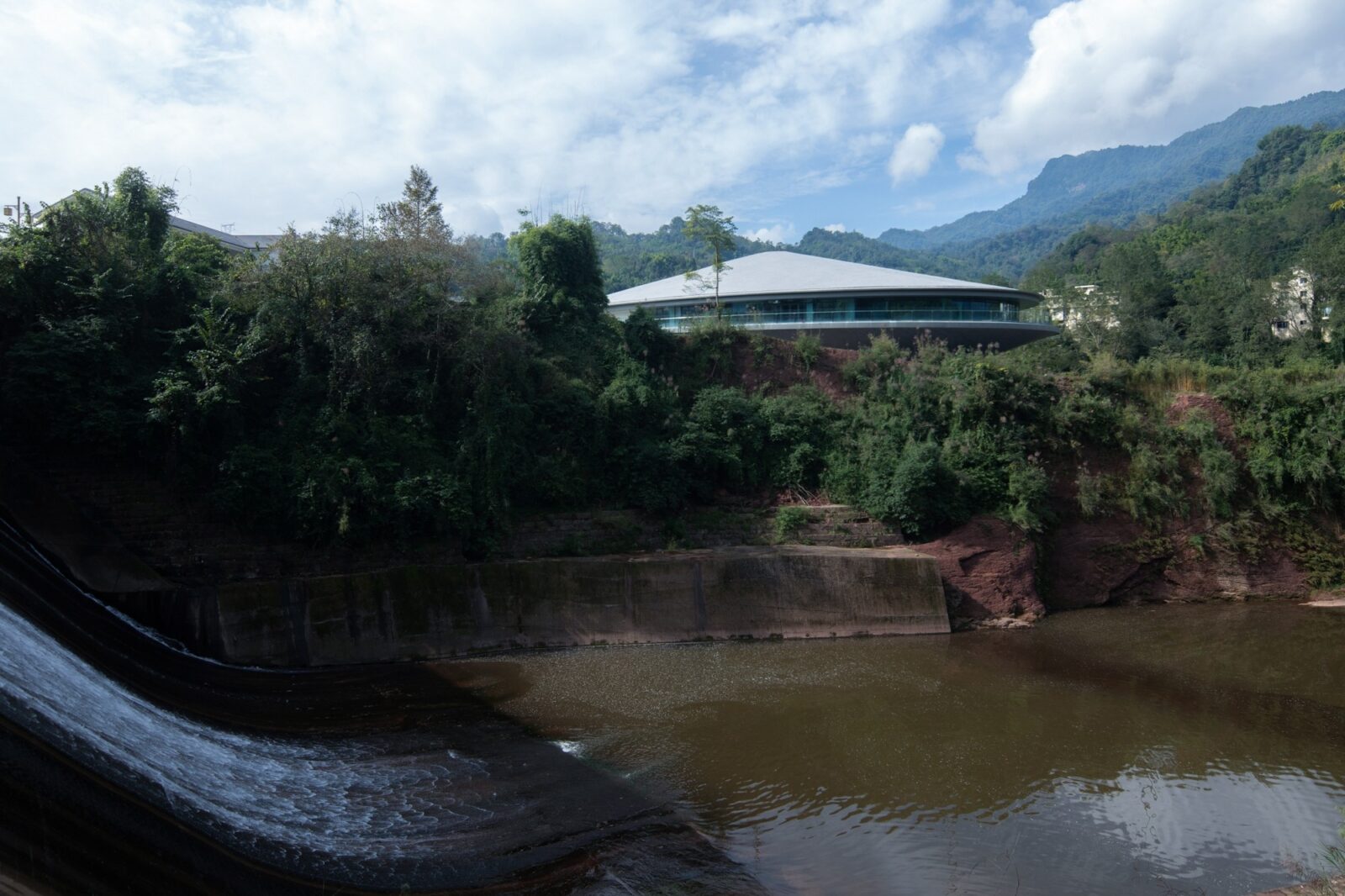 Zhougong Mountain International Conference Center by Big Valley Design