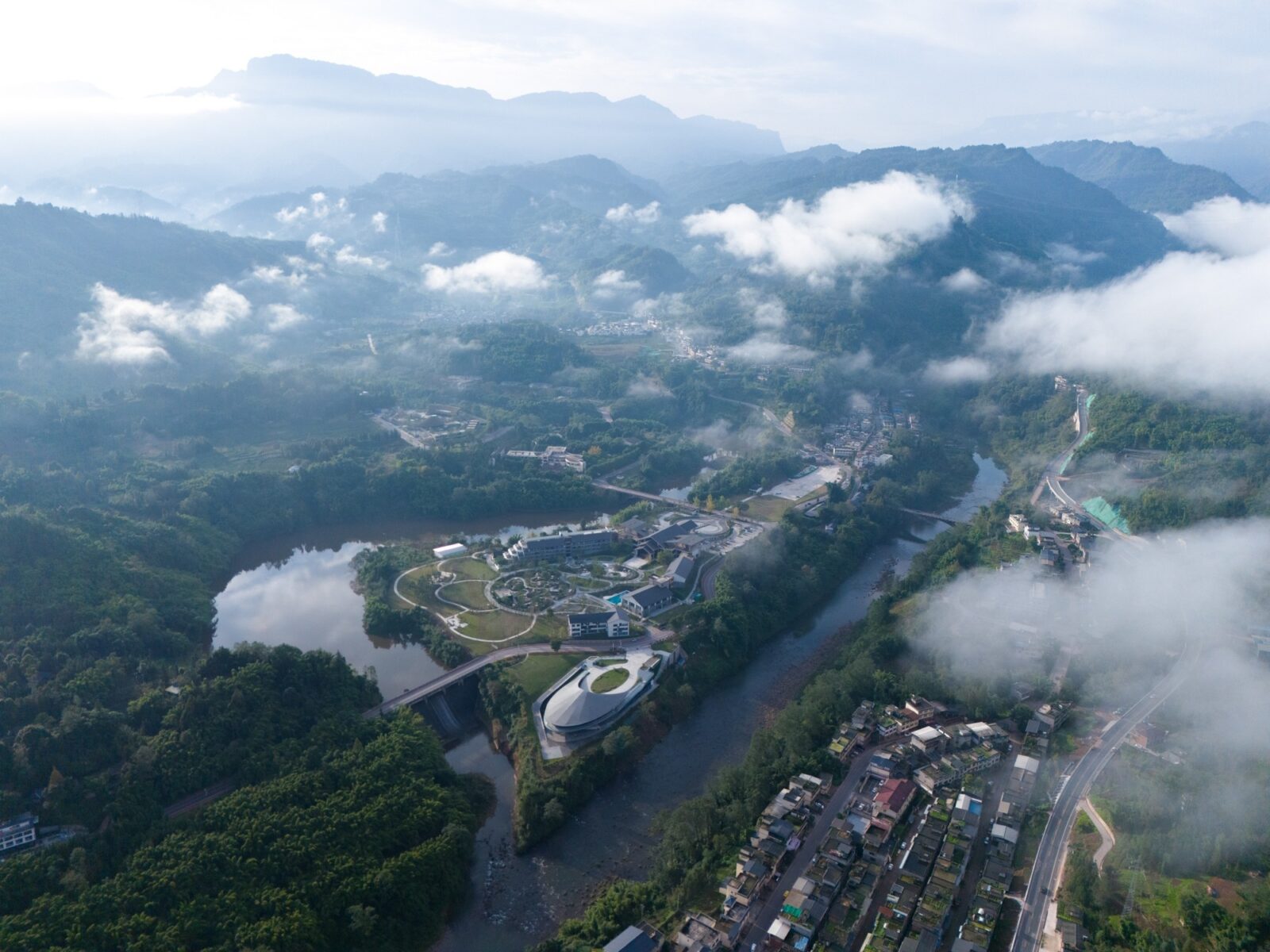 Zhougong Mountain International Conference Center by Big Valley Design