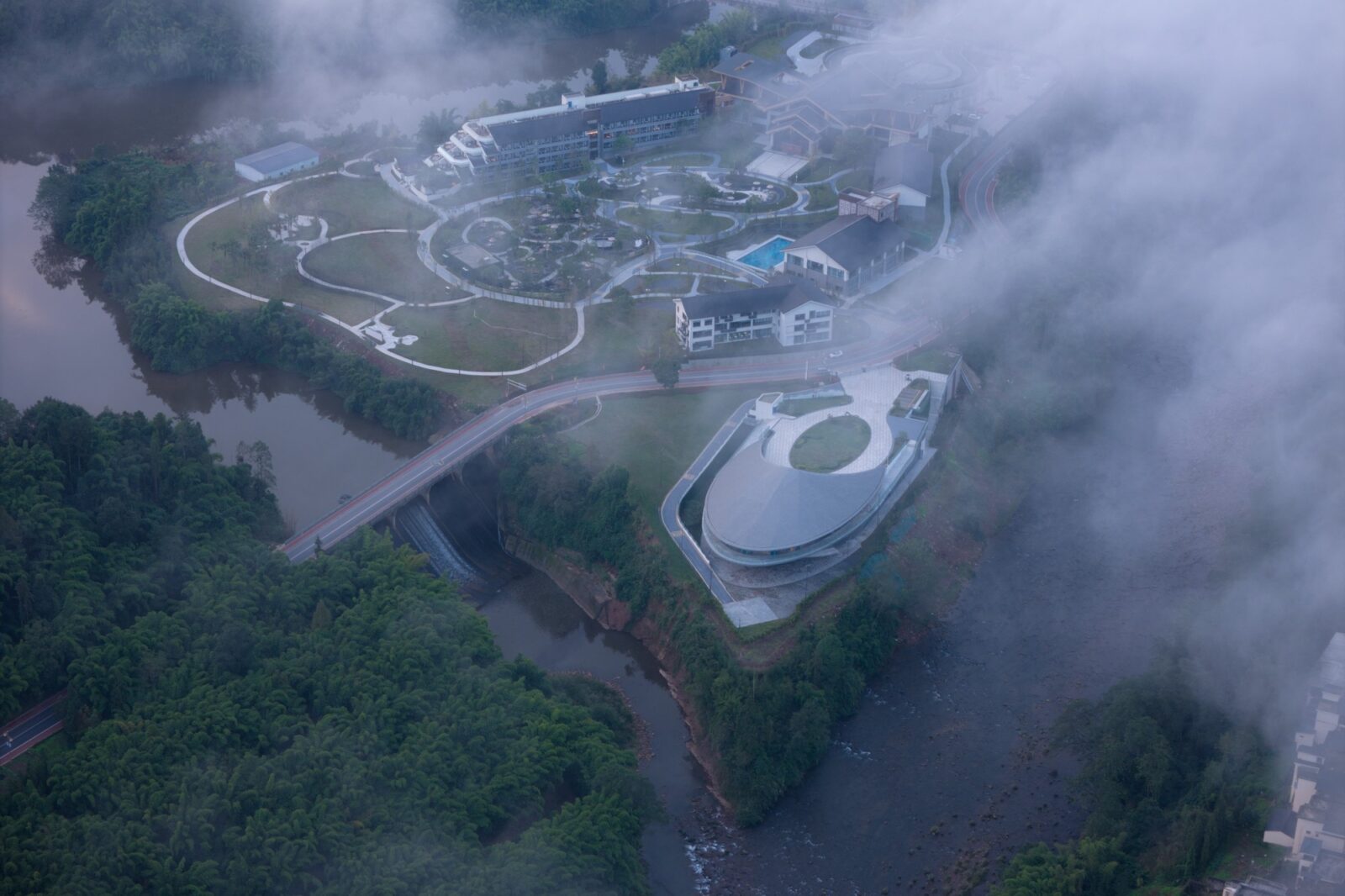 Zhougong Mountain International Conference Center by Big Valley Design