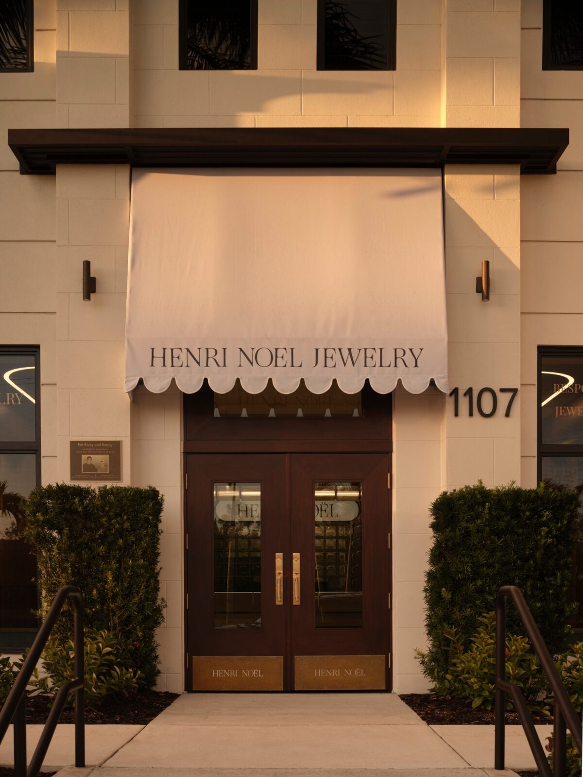 Henri Noël jewellery store by DS Studio