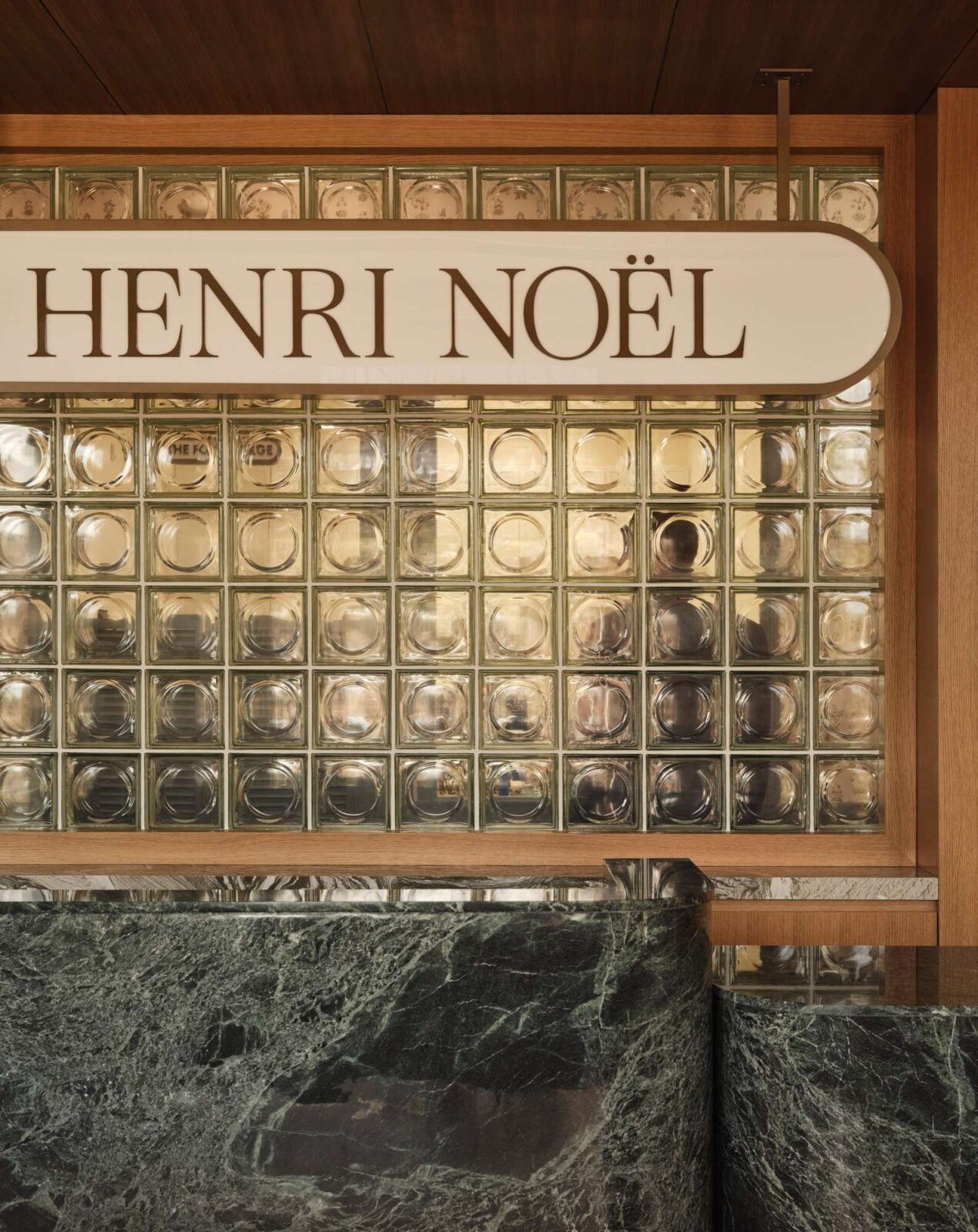 Henri Noël jewellery store by DS Studio