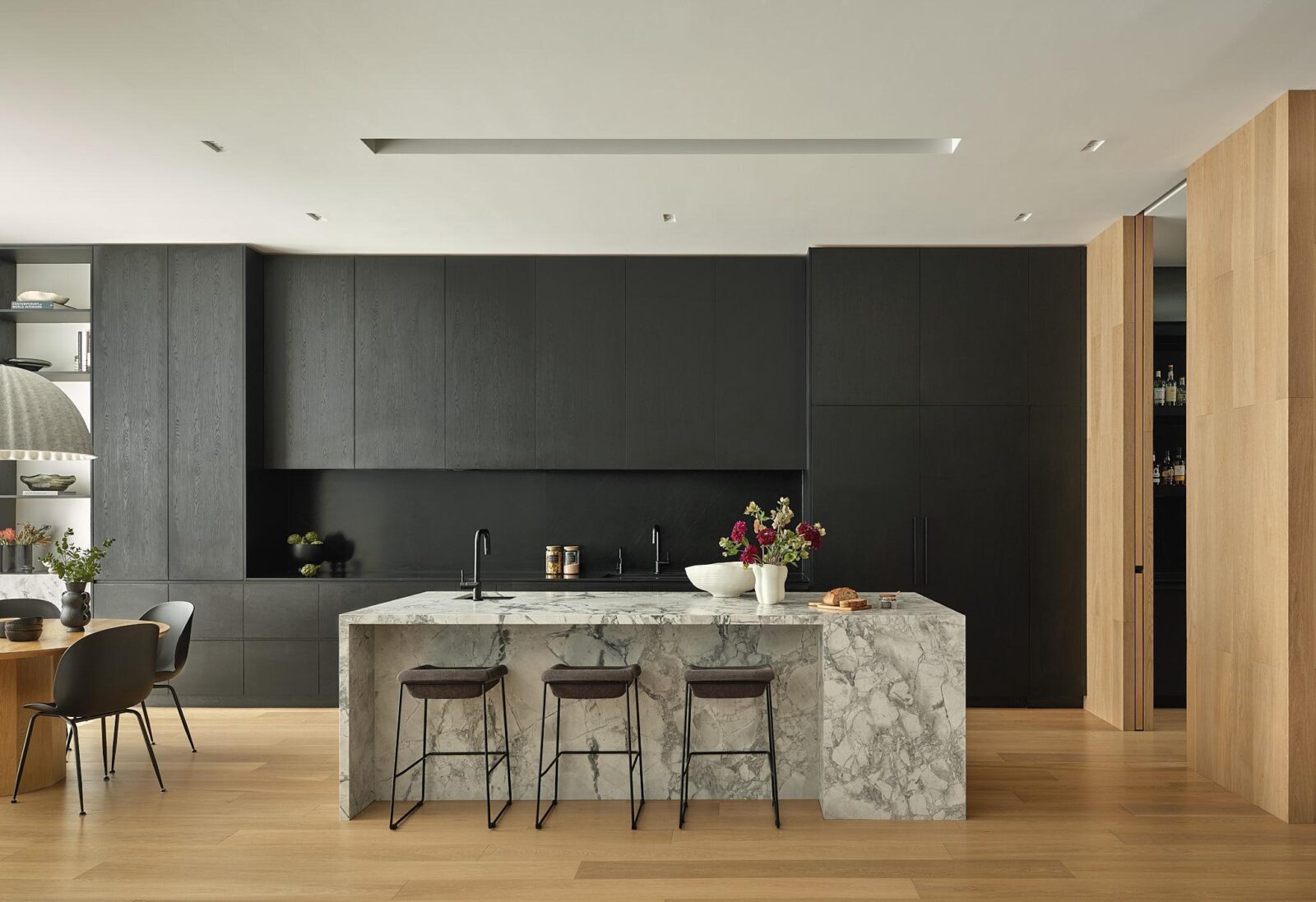 House 117 in Toronto by Izen Architecture Inc. and DS Interiors Inc.