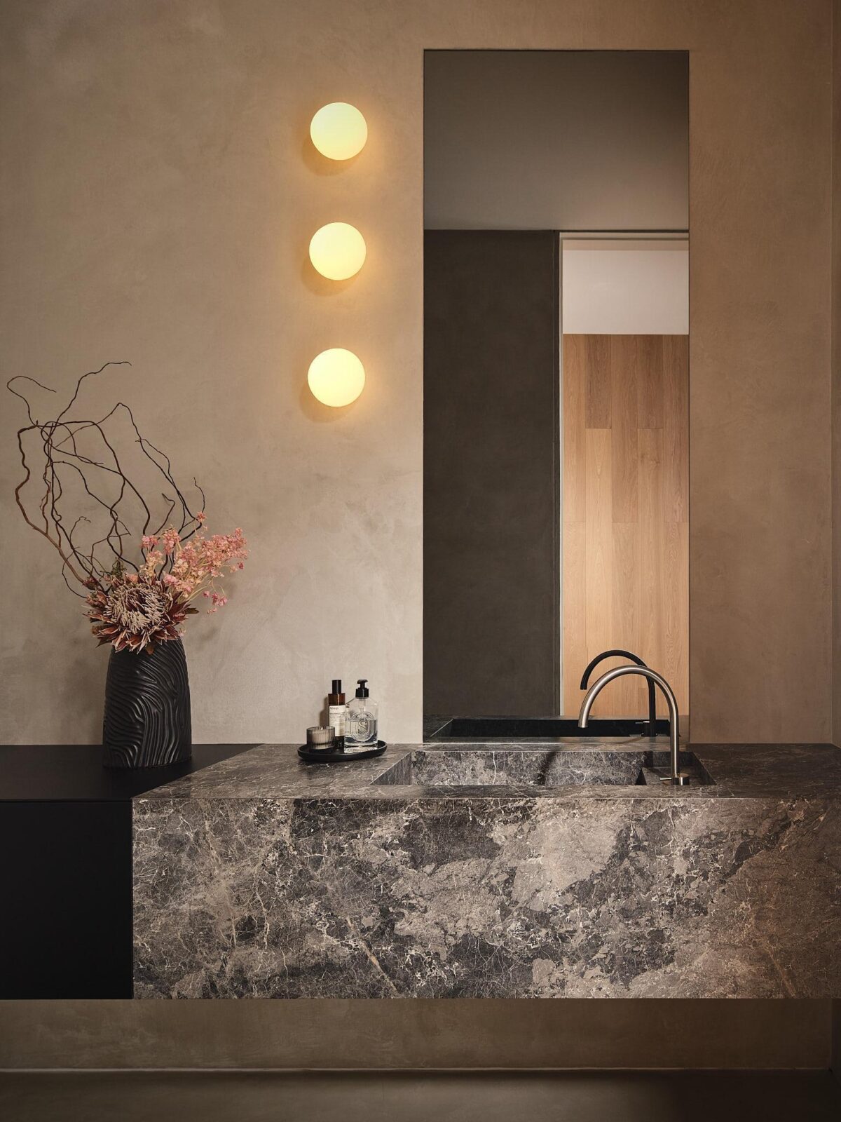 House 117 in Toronto by Izen Architecture Inc. and DS Interiors Inc.