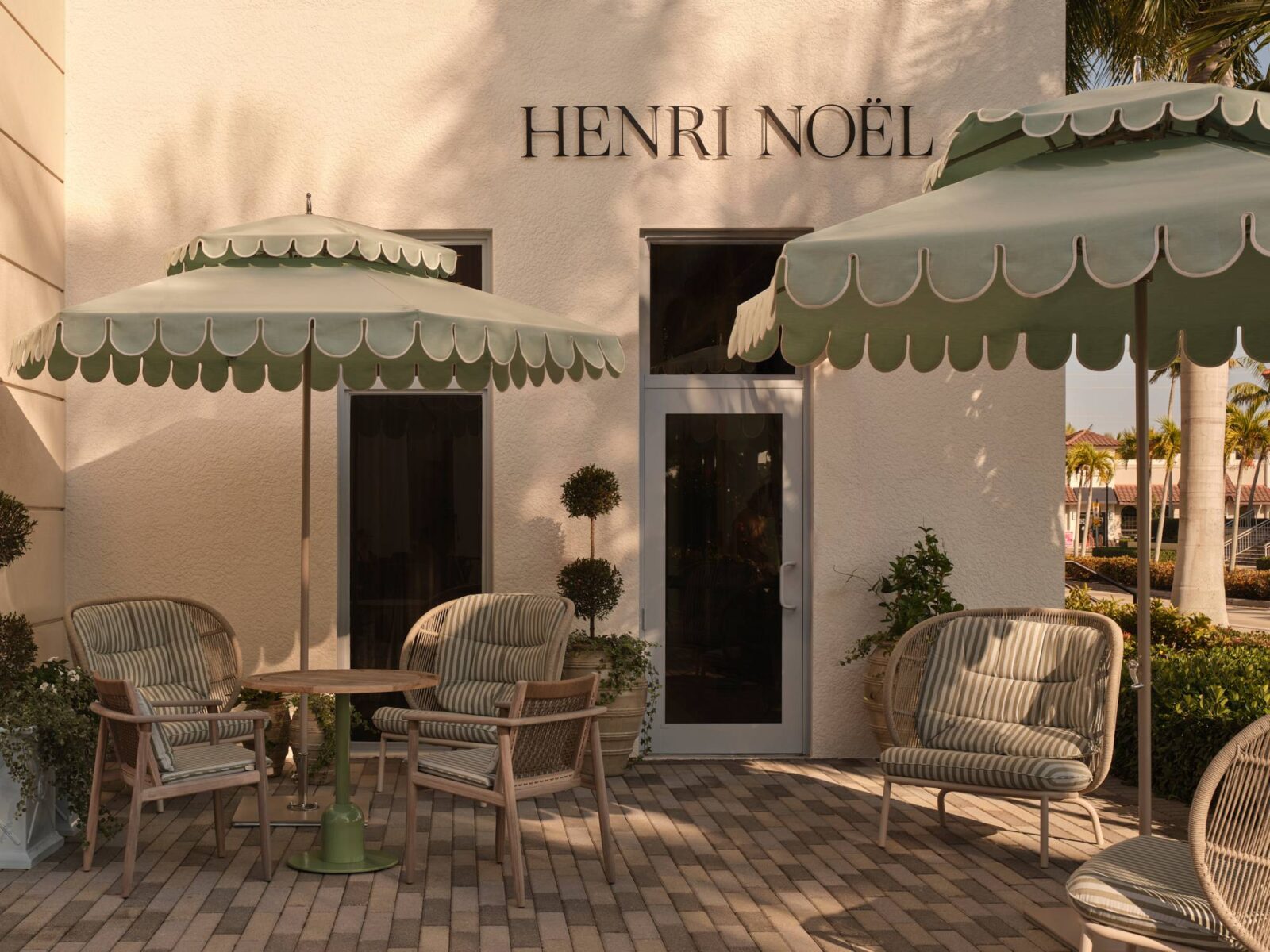 Henri Noël jewellery store by DS Studio