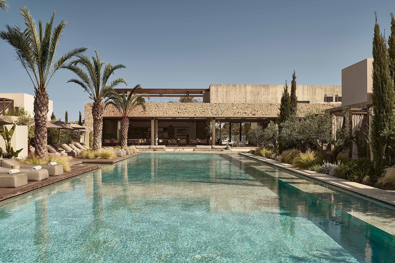 THEROS ALL SUITE HOTEL by Mastrominas Architecture