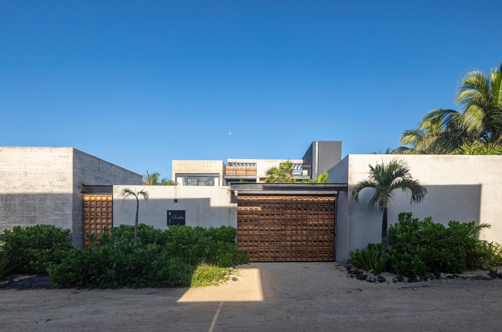 Casa Vihara by Di Frenna Arquitectos