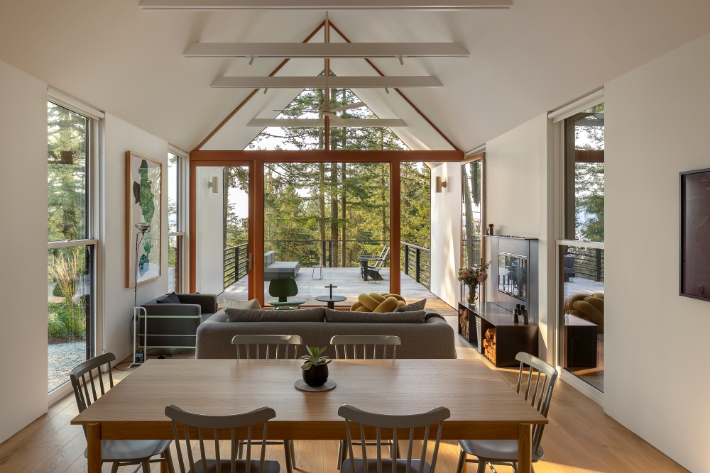 Doe Bay Retreat interior