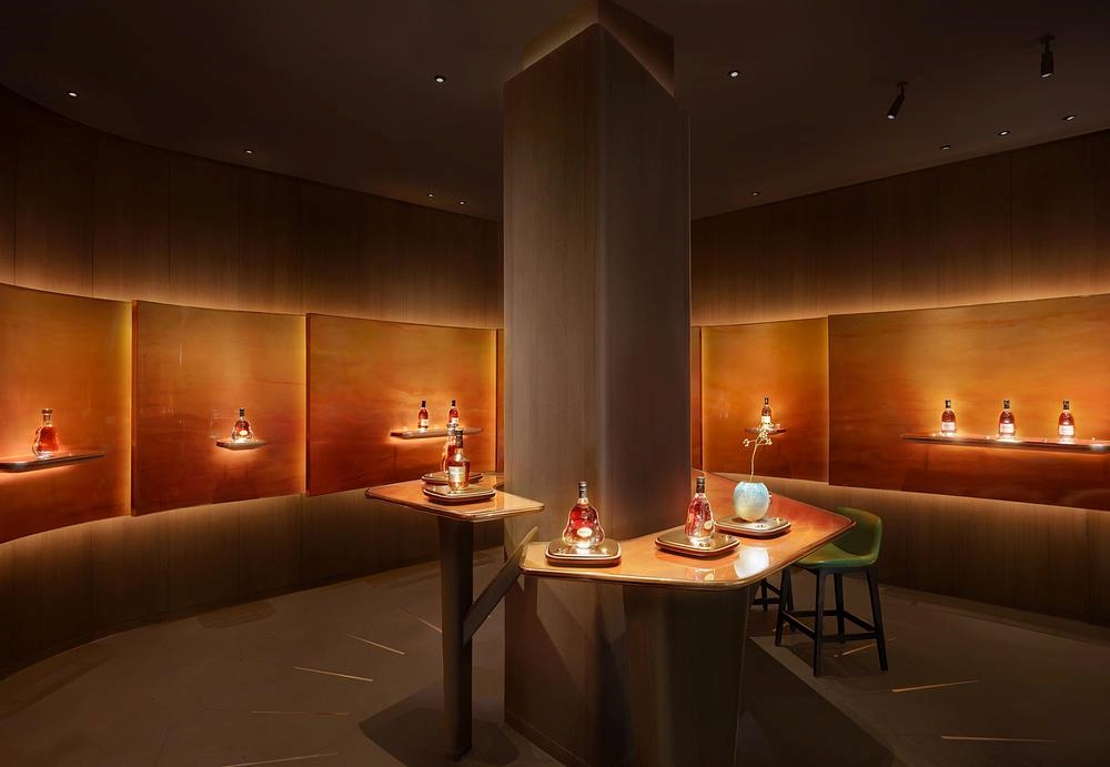 Hennessy store load-bearing column