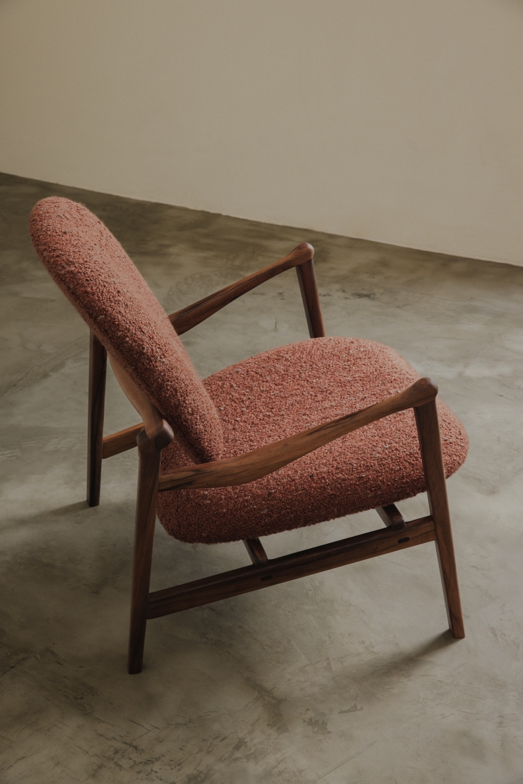 SERENA ARMCHAIR
