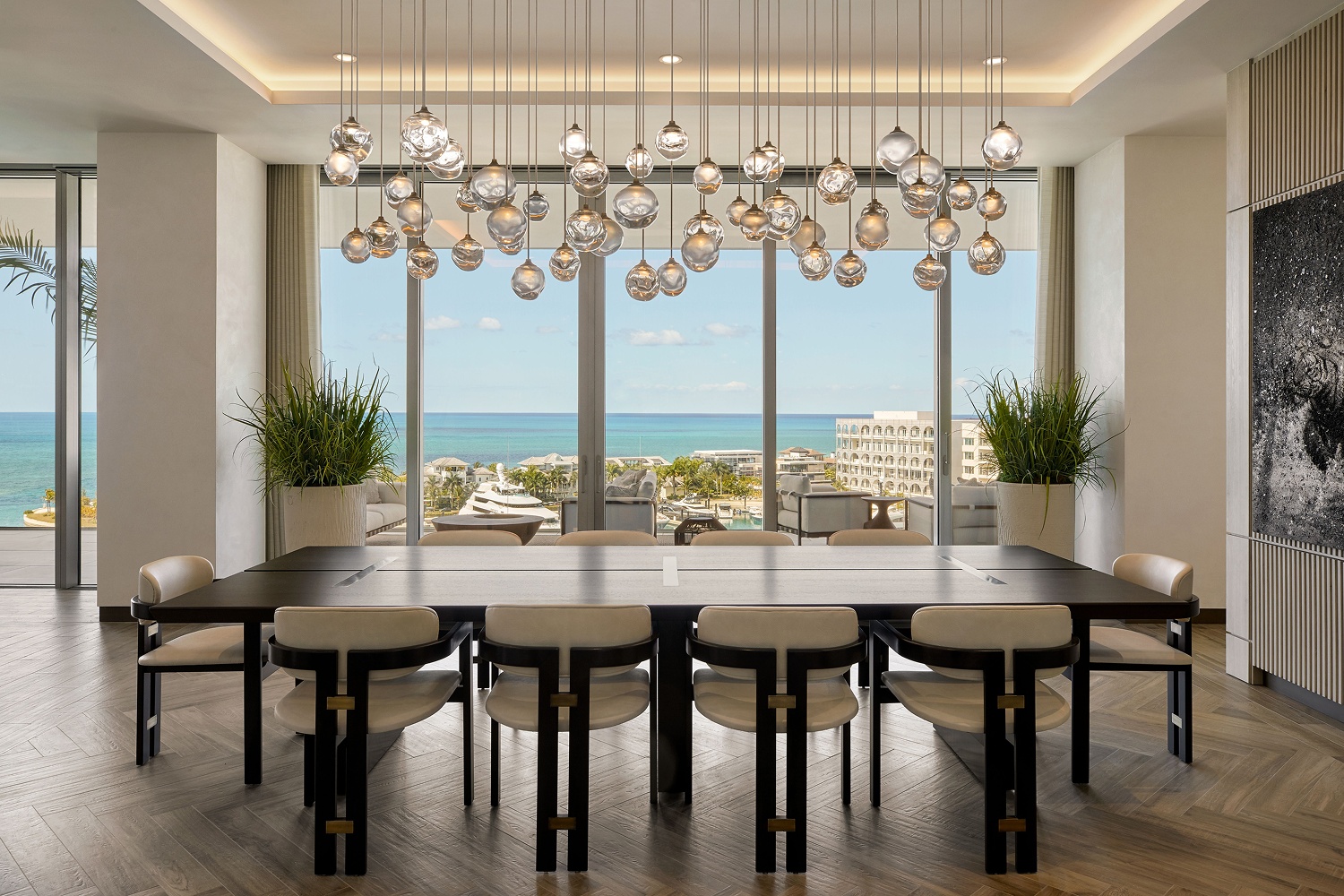 In Dew”: The Glass Chandeliers That Adorn a Luxury House in The
