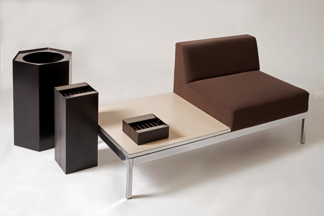 Kho Liang Ie, waste bin and ashtrays with the modular seating- and table system 720 for Schiphol, 1965–1966, produced by Interdesign, Egmond, and Artifort, Maastricht.