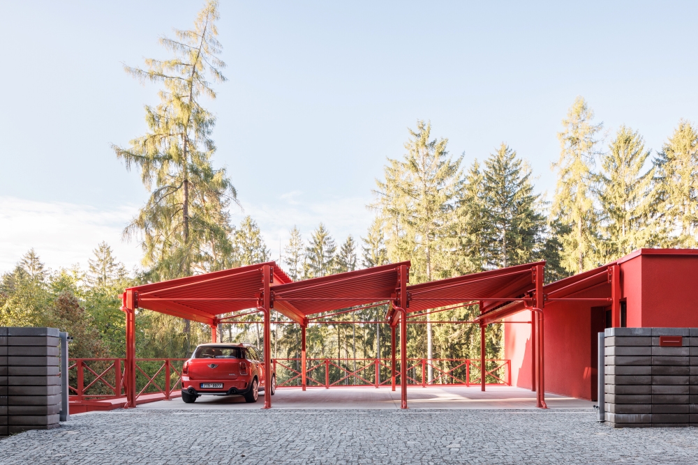 Jevany villa parking