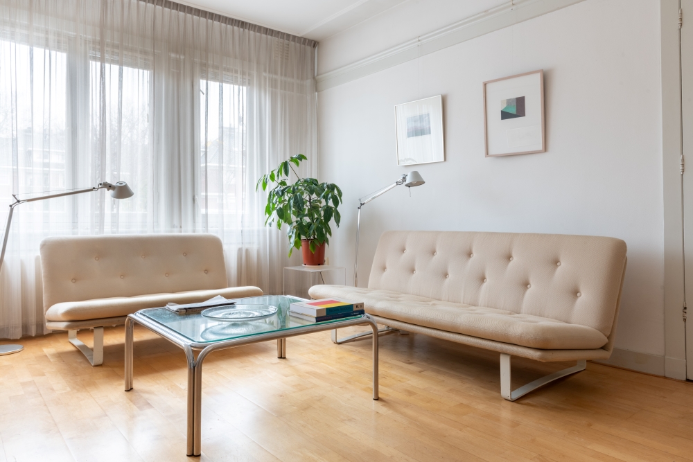 Kho Liang Ie, two- and three‑seater sofa 662 by Artifort, in use for over fifty years in a home in Amsterdam.