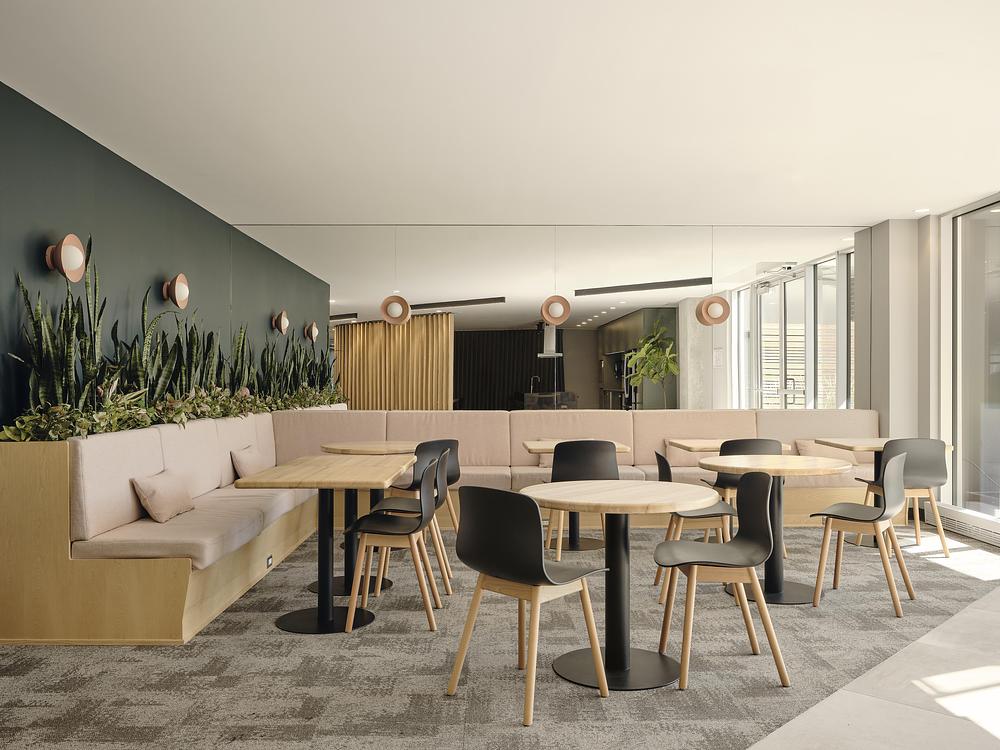 Cloria Beloeil retirement home dining