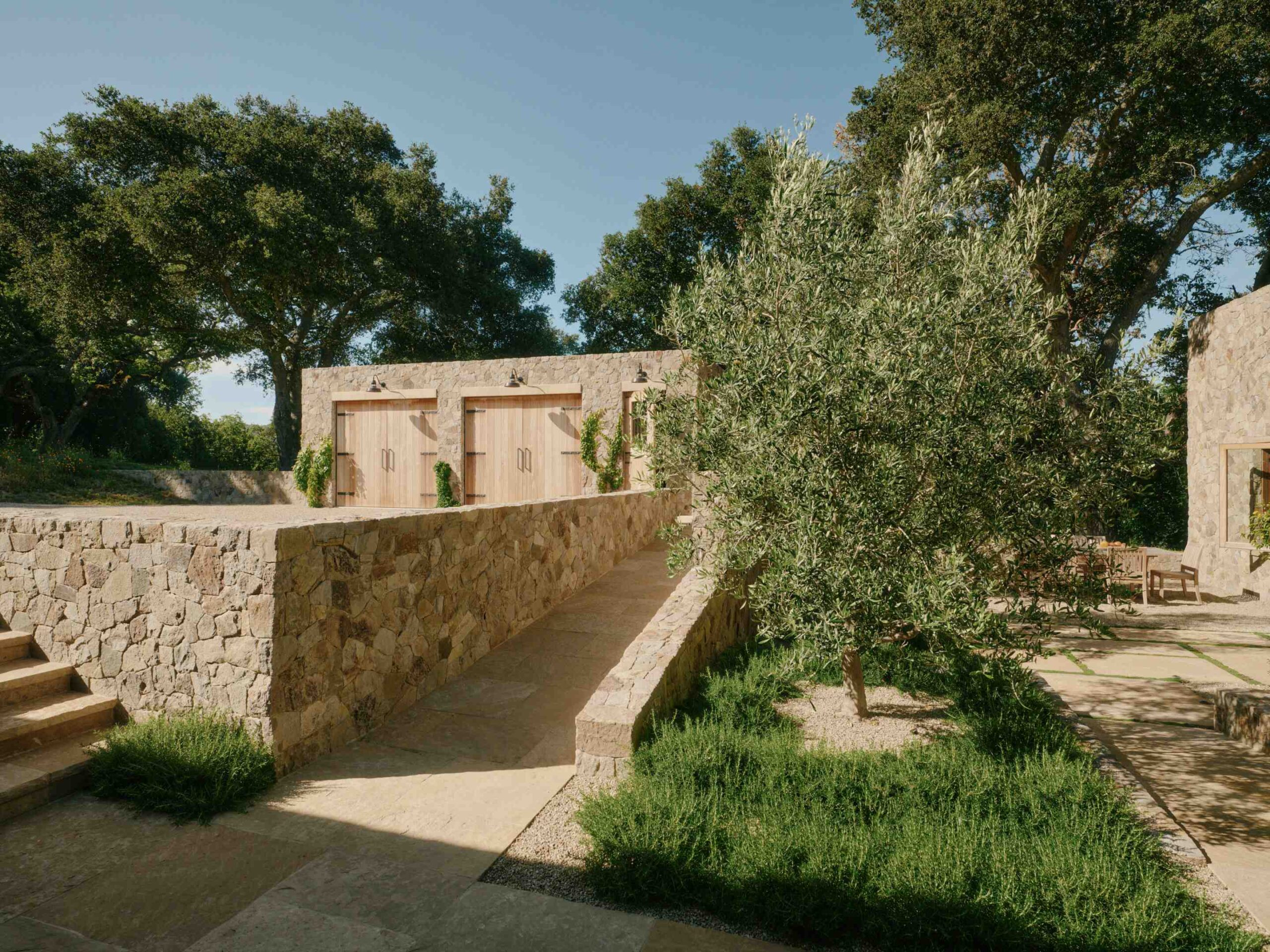 Stone Villa by Feldman Architecture
