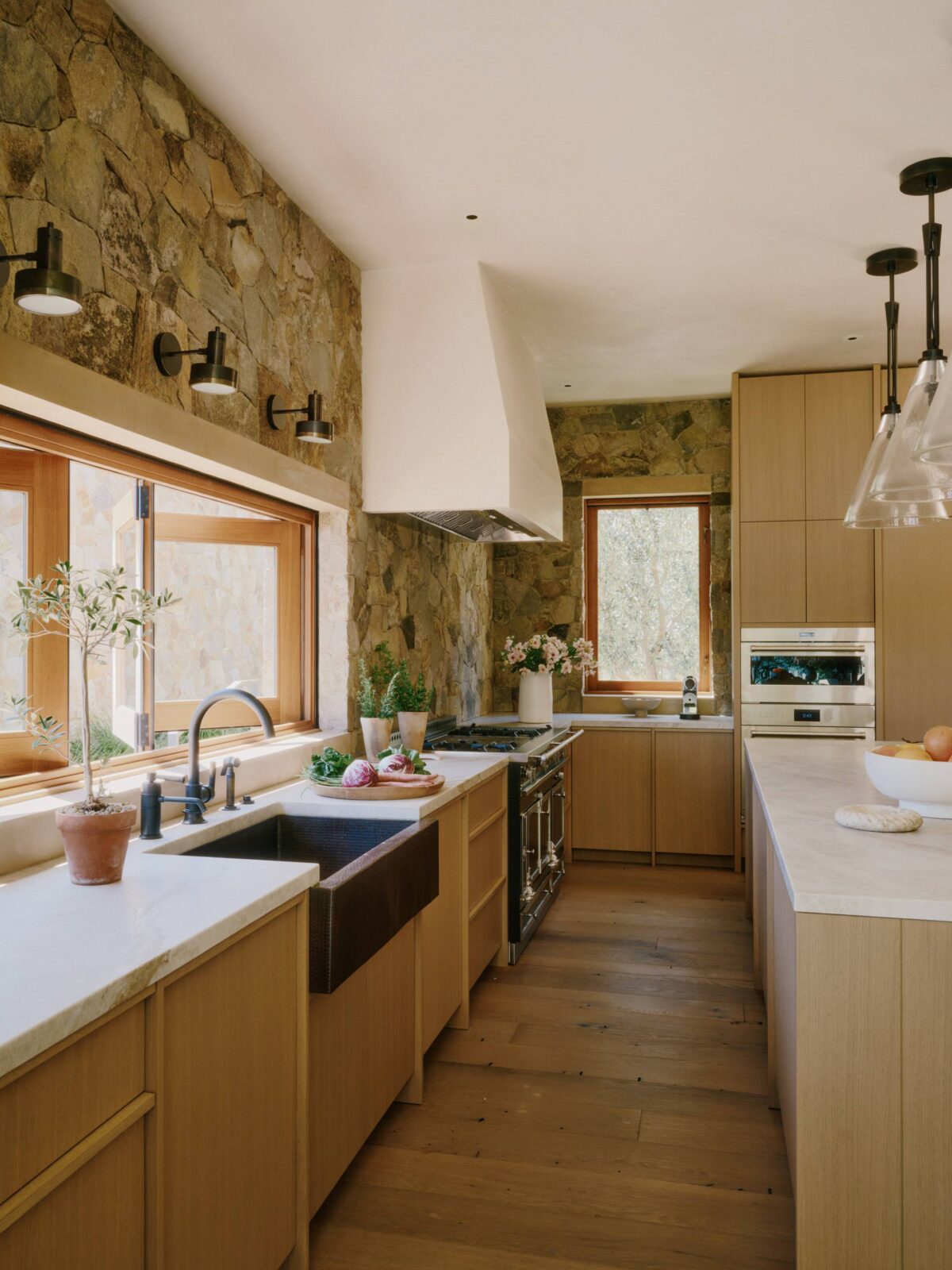 Stone Villa by Feldman Architecture