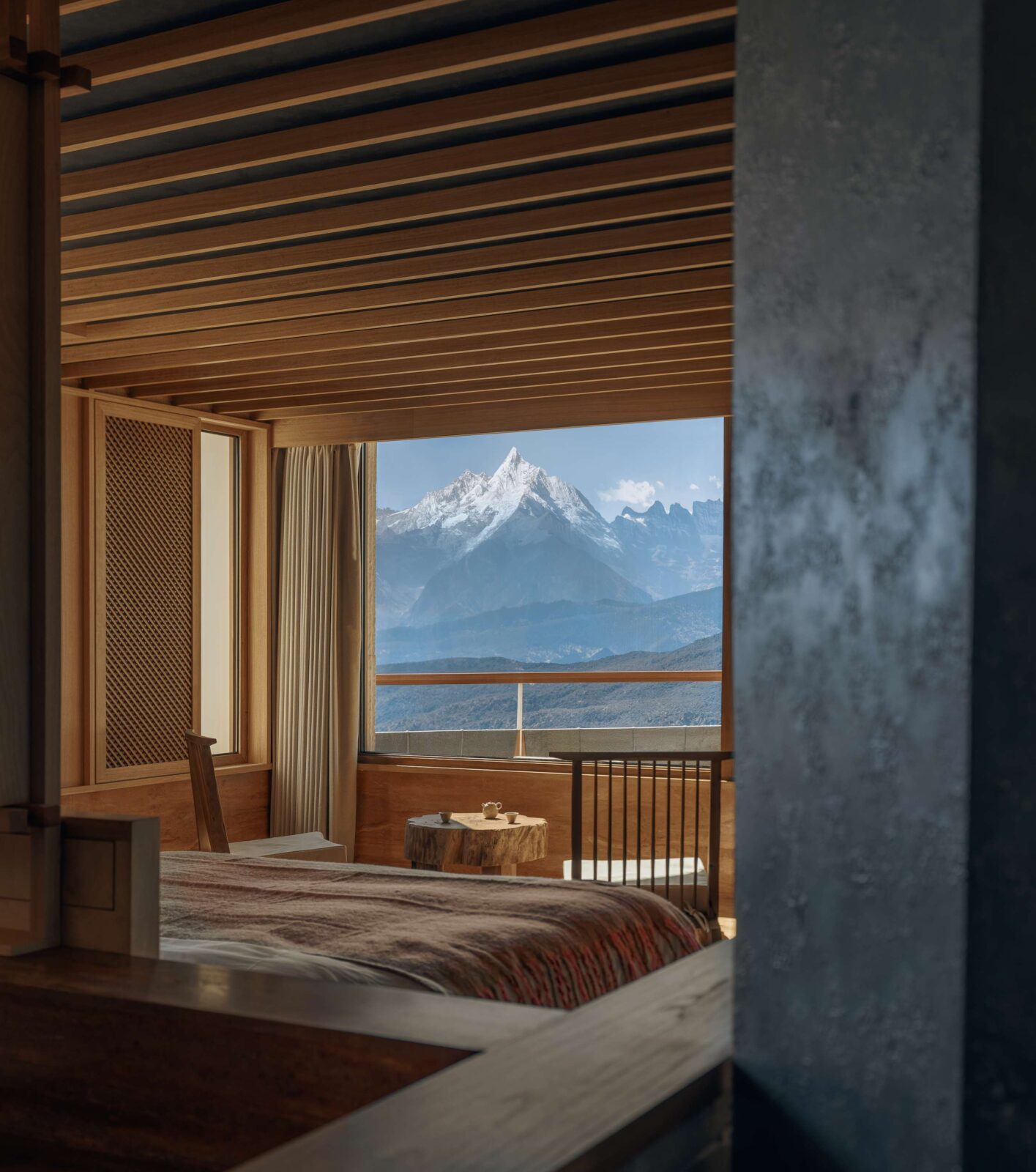 Kawagebo Snow Mountain Hotel in China by Moguang Studio