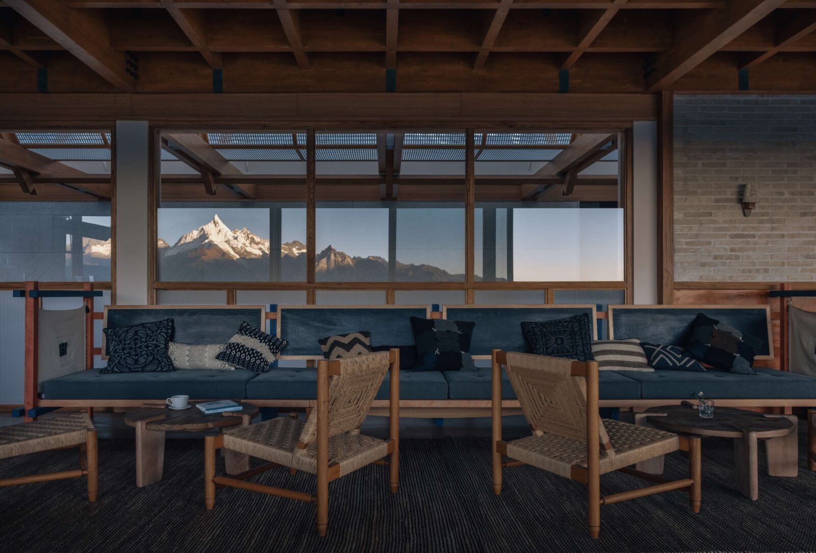 Kawagebo Snow Mountain Hotel in China by Moguang Studio