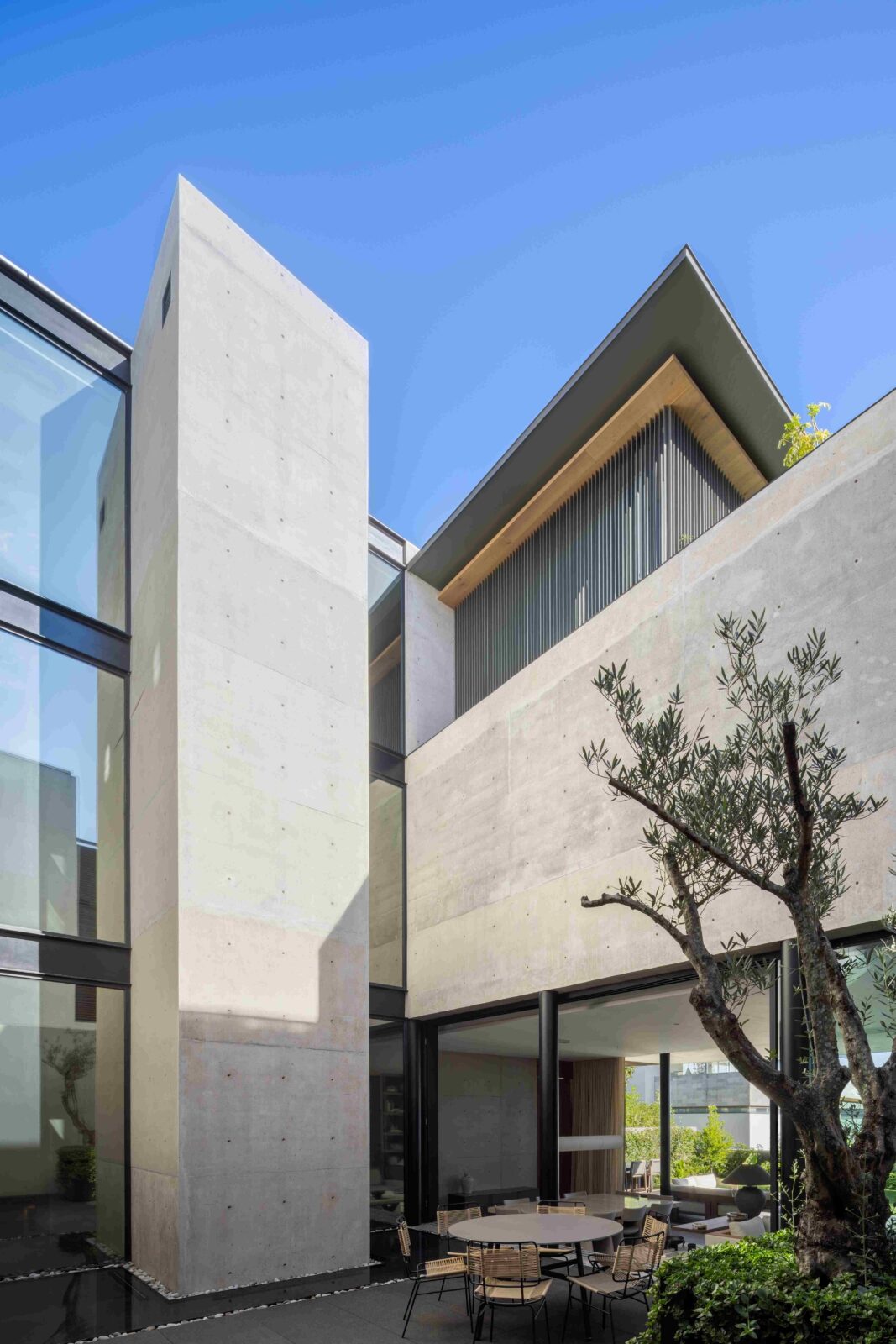 Casa Ailes by Jaime Guzmán Creative Group Photo credit: Rafael Gamo