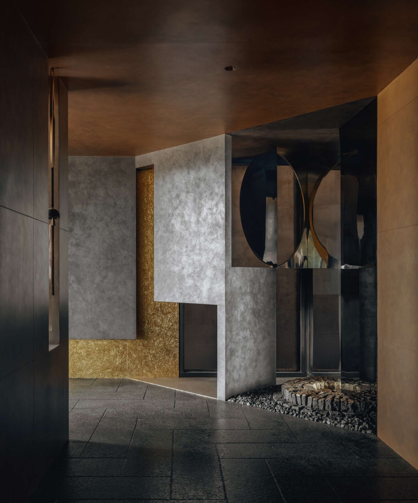 Kawagebo Snow Mountain Hotel in China by Moguang Studio