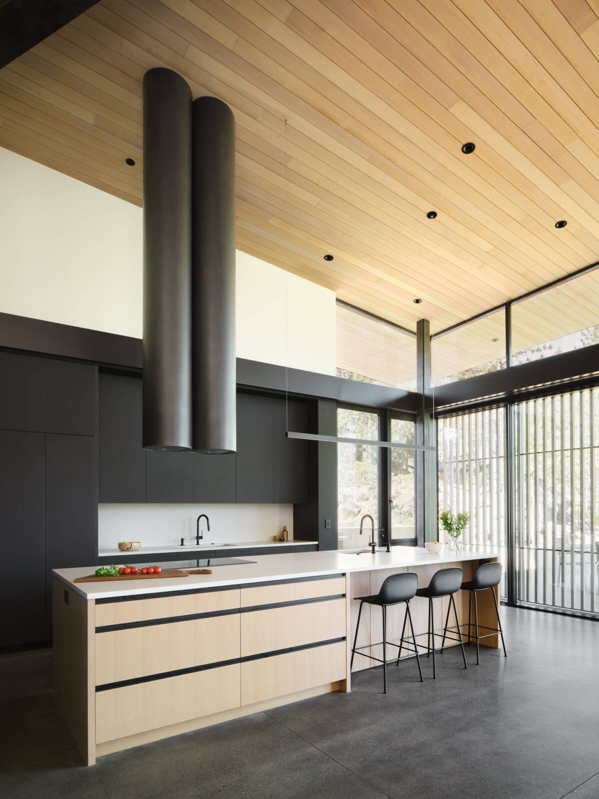 Bend Hideaway house in Oregon forest by Feldman Architecture