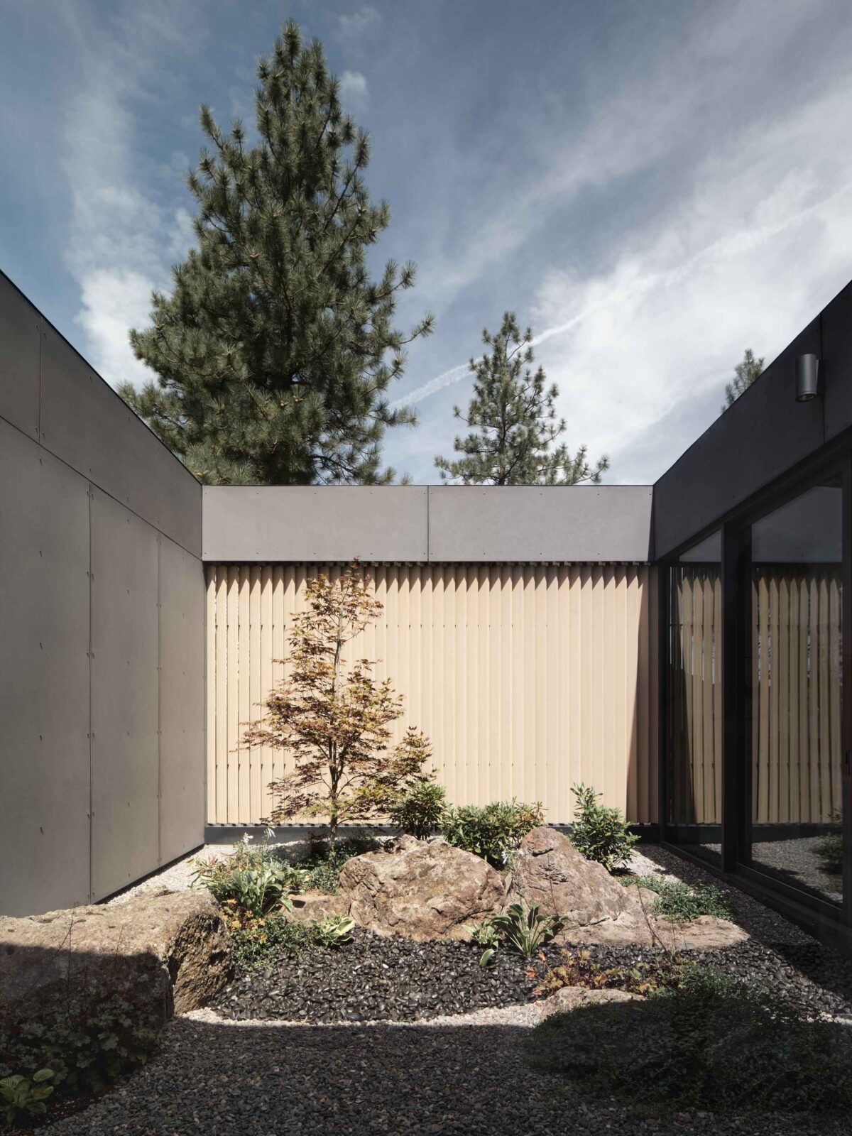 Bend Hideaway house in Oregon forest by Feldman Architecture